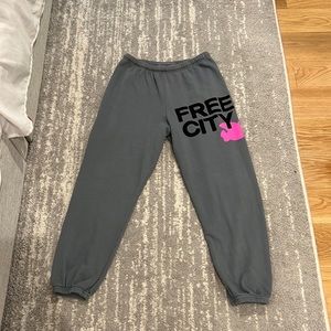 Womens Exclusive Free City Sweatpants